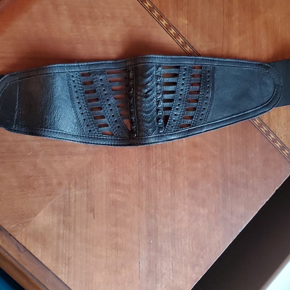 Reversible waist belt
